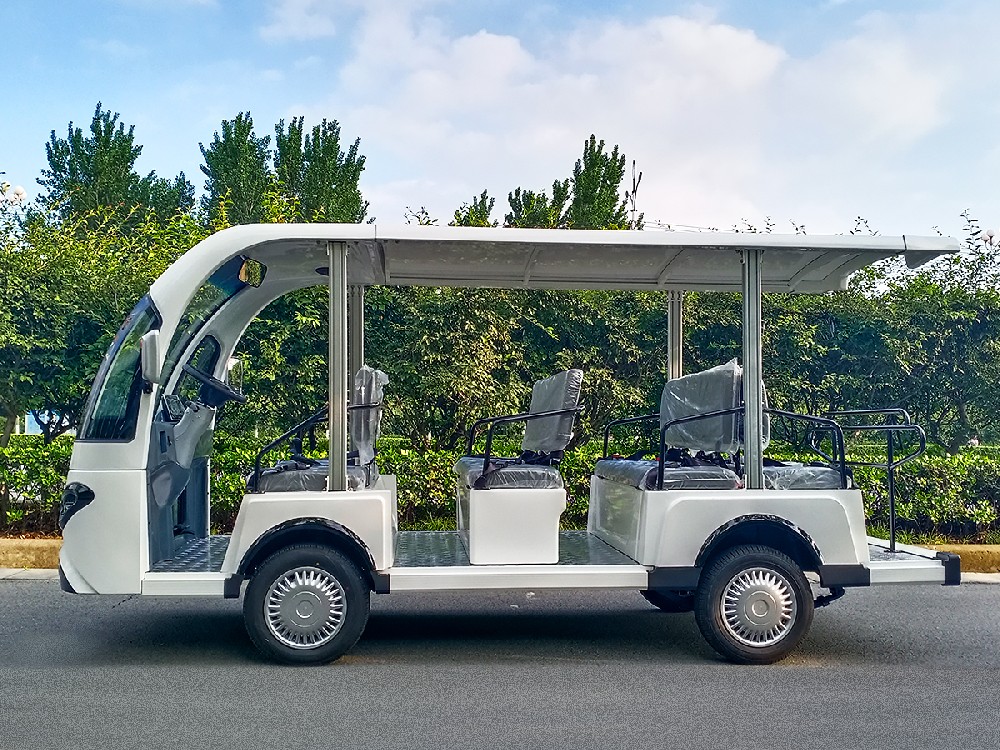 城市巡逻：电动观光车的环保与高效特性